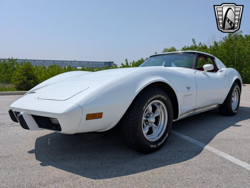 1977 White Chevy Corvette T-Top