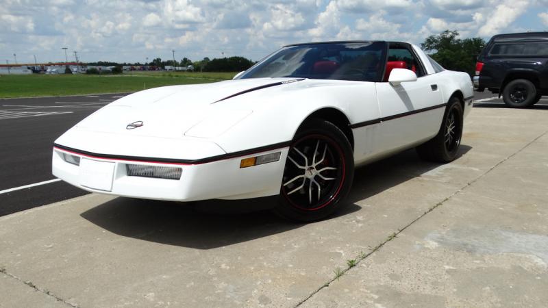 1989 White Chevy Corvette Coupe