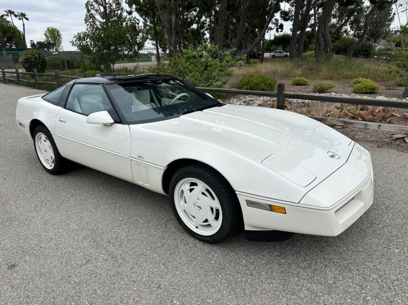 1988 Arctic White Chevy Corvette Coupe