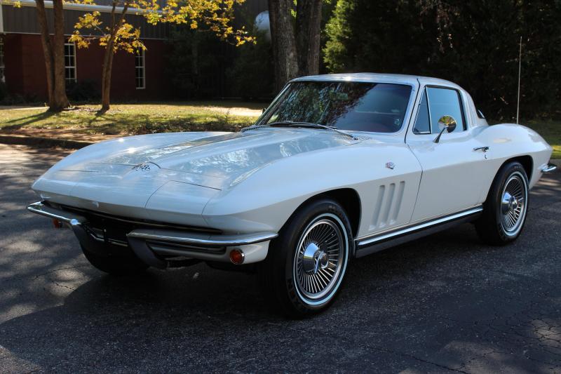 1965 White Chevy Corvette Coupe