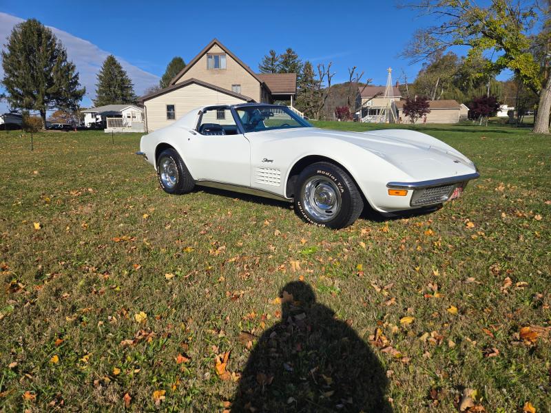 1971 White Chevy Corvette T-Top