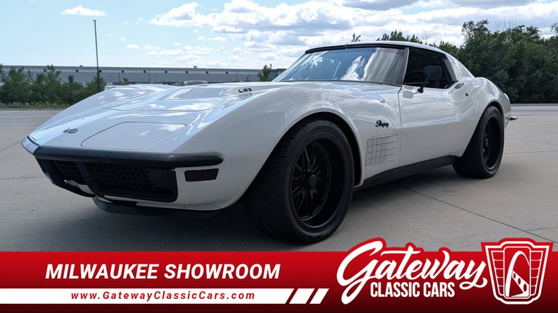 1971 White Chevy Corvette T-Top