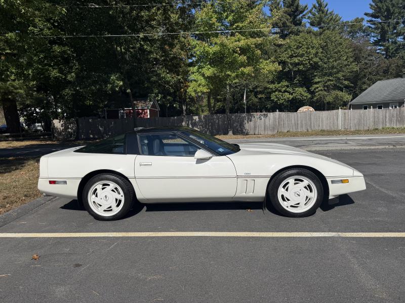 1988 White Chevy Corvette Coupe