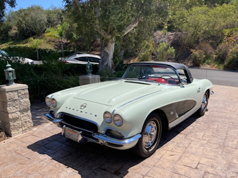 Classic 1962 Corvette - White/Red