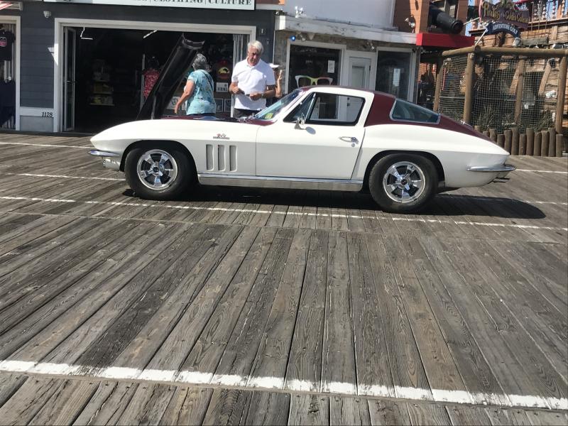 1966 Milano Maroon /white Chevy Corvette Coupe